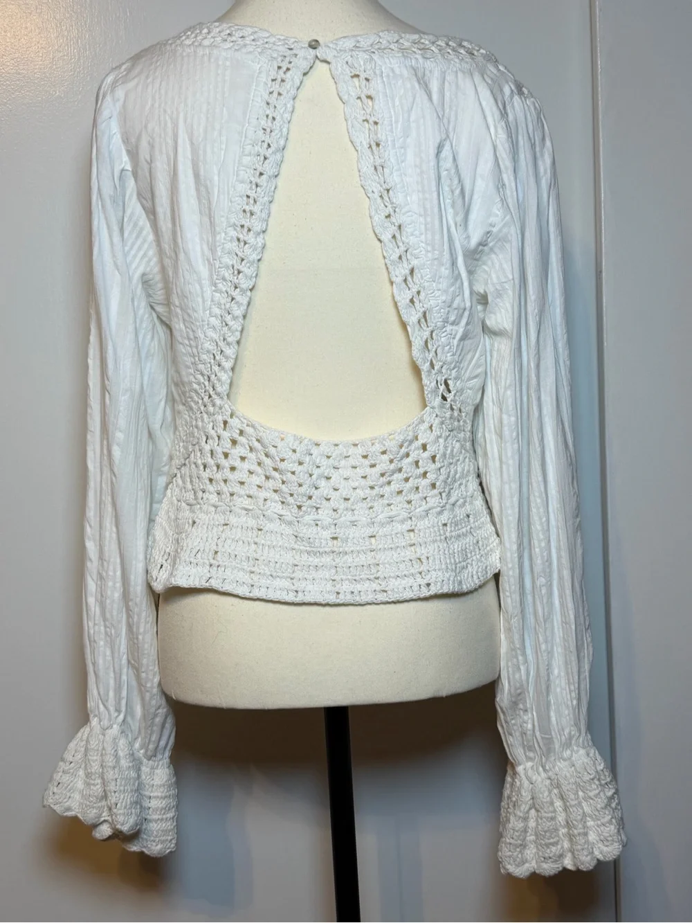 Free people Megan Crochet Cropped Top Ivory Knit Cut Out Back Long Sleeve New